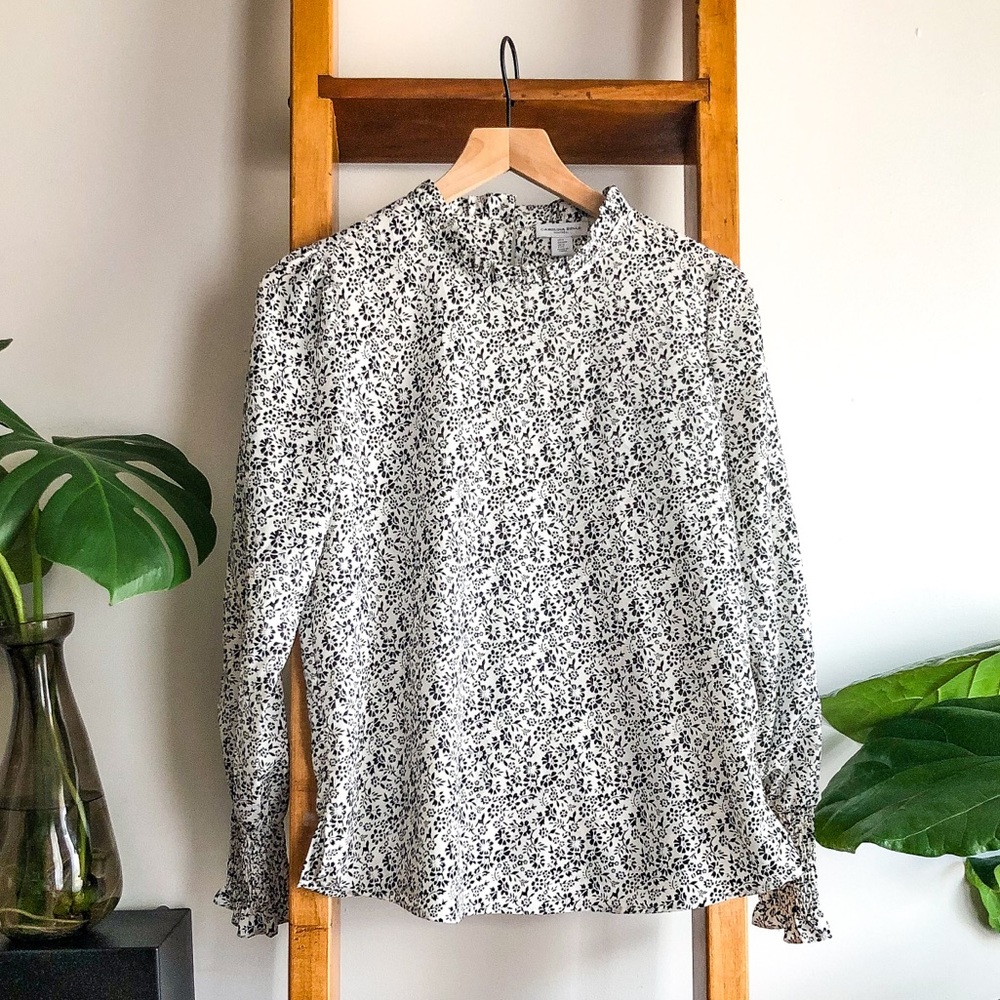 SZ S NWOT Wildflower Motif Mock Neck Blouse!